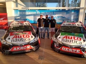 Equipo a pleno: Alfonso Domenech, Pablo Arana, Germán Todino y los dos Toyota Corolla